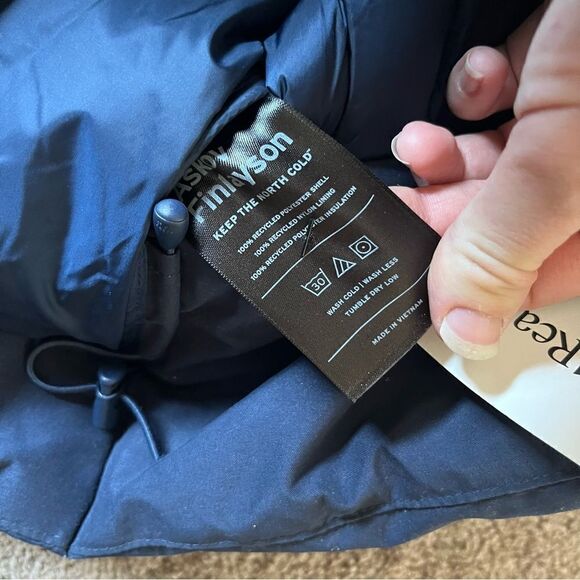 Askov Finlayson Women’s Medium Puffer Vest. - Picture 10 of 12